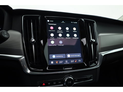 Volvo V90 2.0 T8 Plug-in hybrid AWD Plus Dark Long range | Pano-dak | Trekhaak | H&K Audio | Camera |