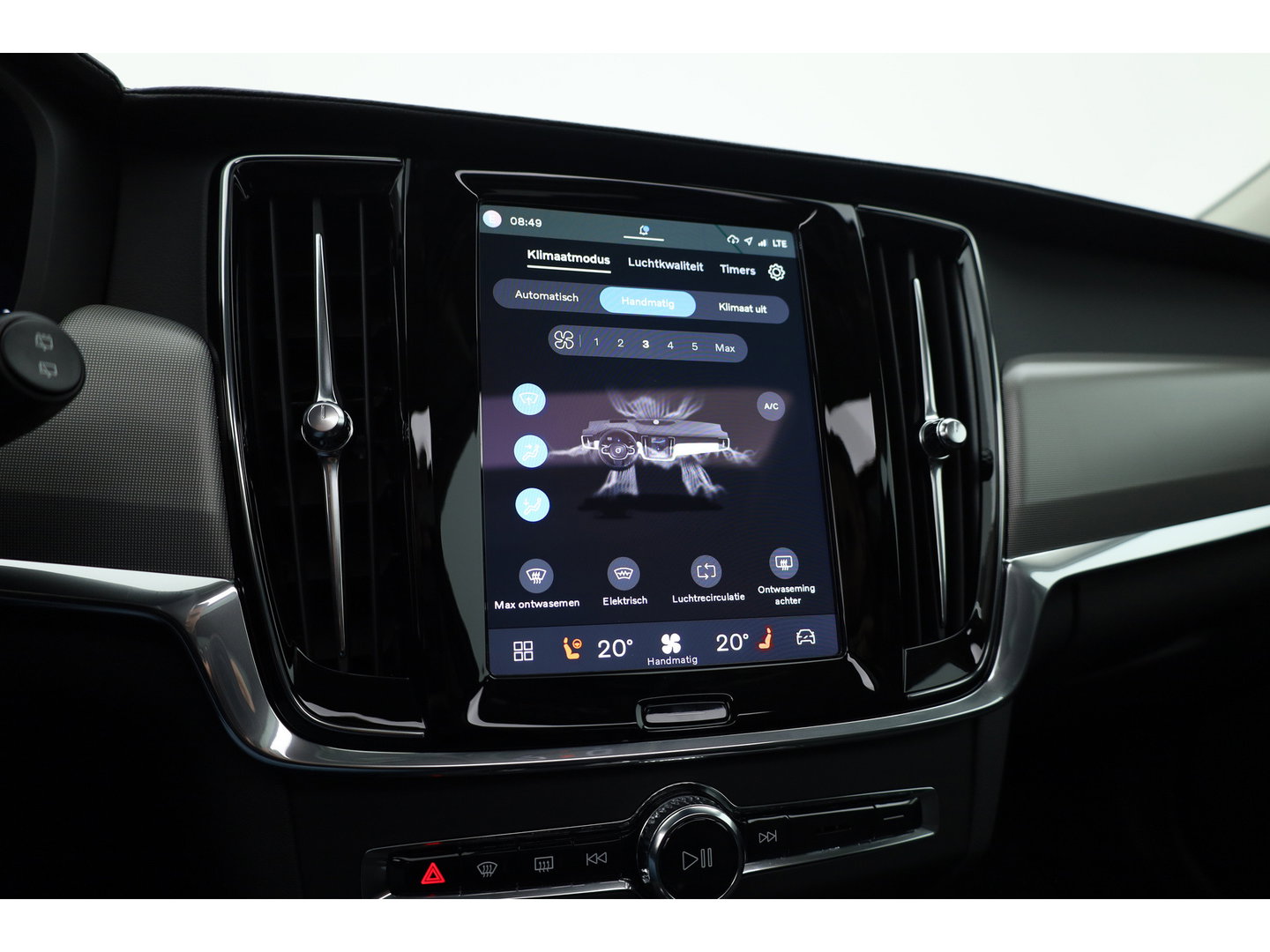Volvo V90 2.0 T8 Plug-in hybrid AWD Plus Dark Long range | Pano-dak | Trekhaak | H&K Audio | Camera |