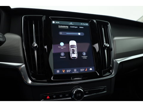 Volvo V90 2.0 T8 Plug-in hybrid AWD Plus Dark Long range | Pano-dak | Trekhaak | H&K Audio | Camera |