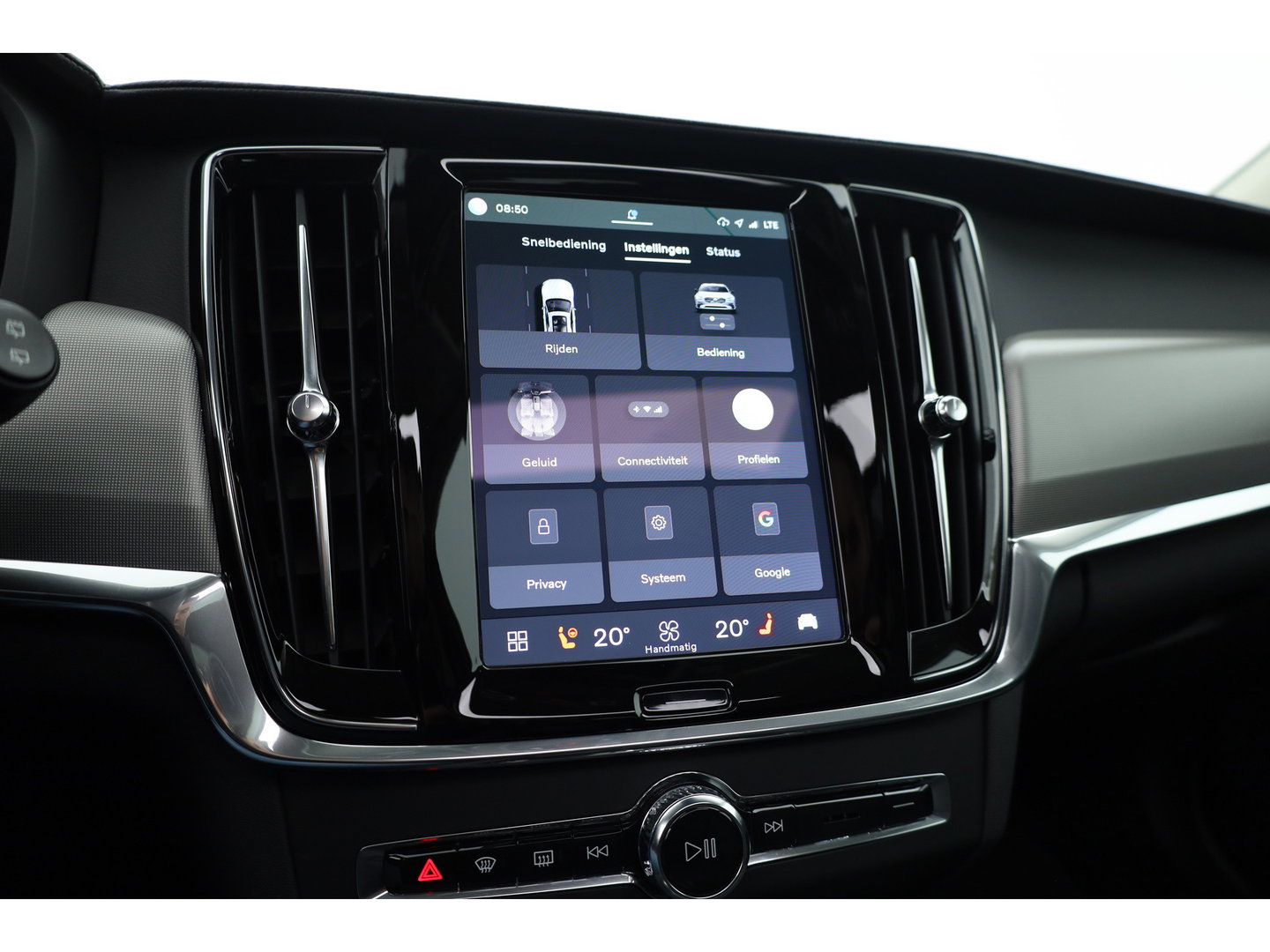 Volvo V90 2.0 T8 Plug-in hybrid AWD Plus Dark Long range | Pano-dak | Trekhaak | H&K Audio | Camera |