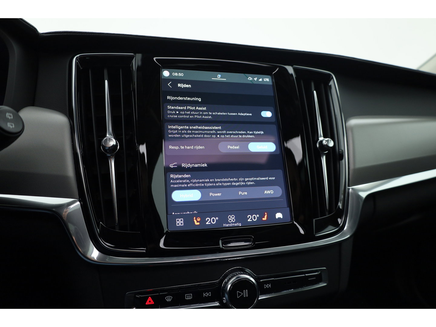Volvo V90 2.0 T8 Plug-in hybrid AWD Plus Dark Long range | Pano-dak | Trekhaak | H&K Audio | Camera |
