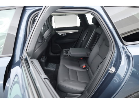 Volvo V90 2.0 T8 Plug-in hybrid AWD Plus Dark Long range | Pano-dak | Trekhaak | H&K Audio | Camera |