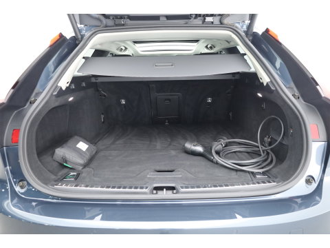 Volvo V90 2.0 T8 Plug-in hybrid AWD Plus Dark Long range | Pano-dak | Trekhaak | H&K Audio | Camera |