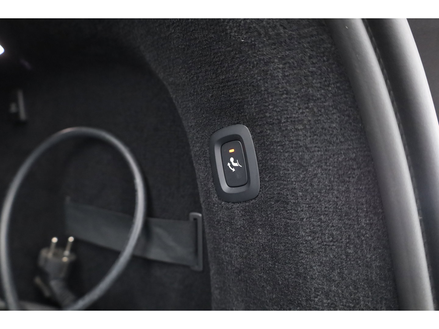 Volvo V90 2.0 T8 Plug-in hybrid AWD Plus Dark Long range | Pano-dak | Trekhaak | H&K Audio | Camera |
