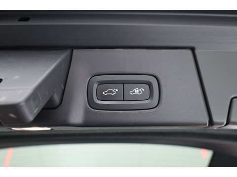 Volvo V90 2.0 T8 Plug-in hybrid AWD Plus Dark Long range | Pano-dak | Trekhaak | H&K Audio | Camera |
