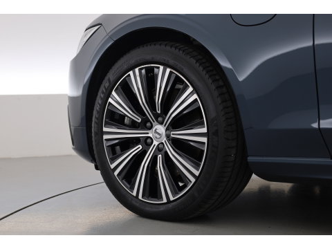 Volvo V90 2.0 T8 Plug-in hybrid AWD Plus Dark Long range | Pano-dak | Trekhaak | H&K Audio | Camera |