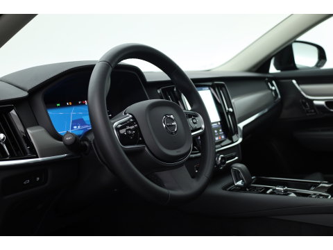 Volvo V90 2.0 T8 Plug-in hybrid AWD Plus Dark Long range | Pano-dak | Trekhaak | H&K Audio | Camera |