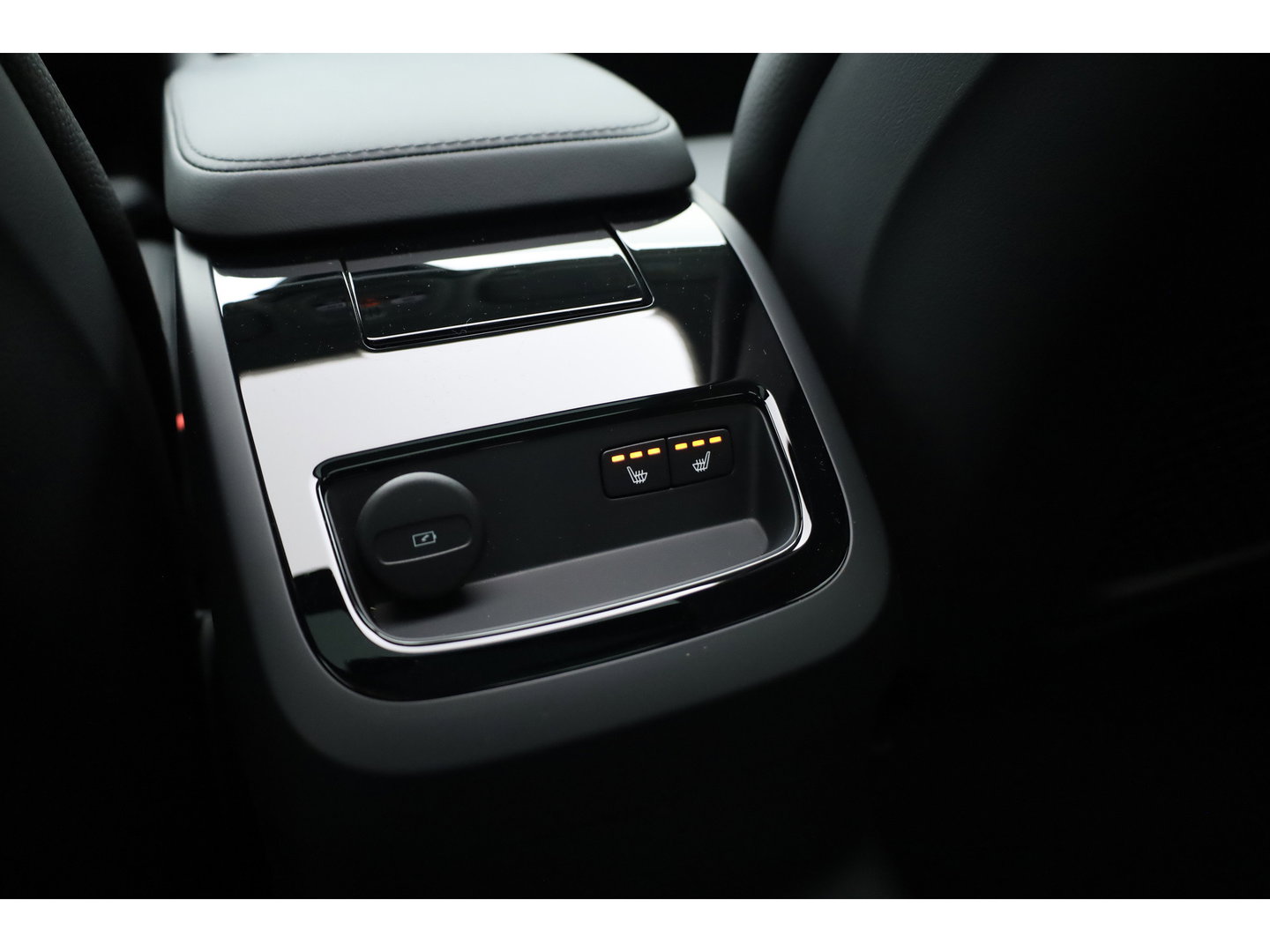 Volvo V90 2.0 T8 Plug-in hybrid AWD Plus Dark Long range | Pano-dak | Trekhaak | H&K Audio | Camera |