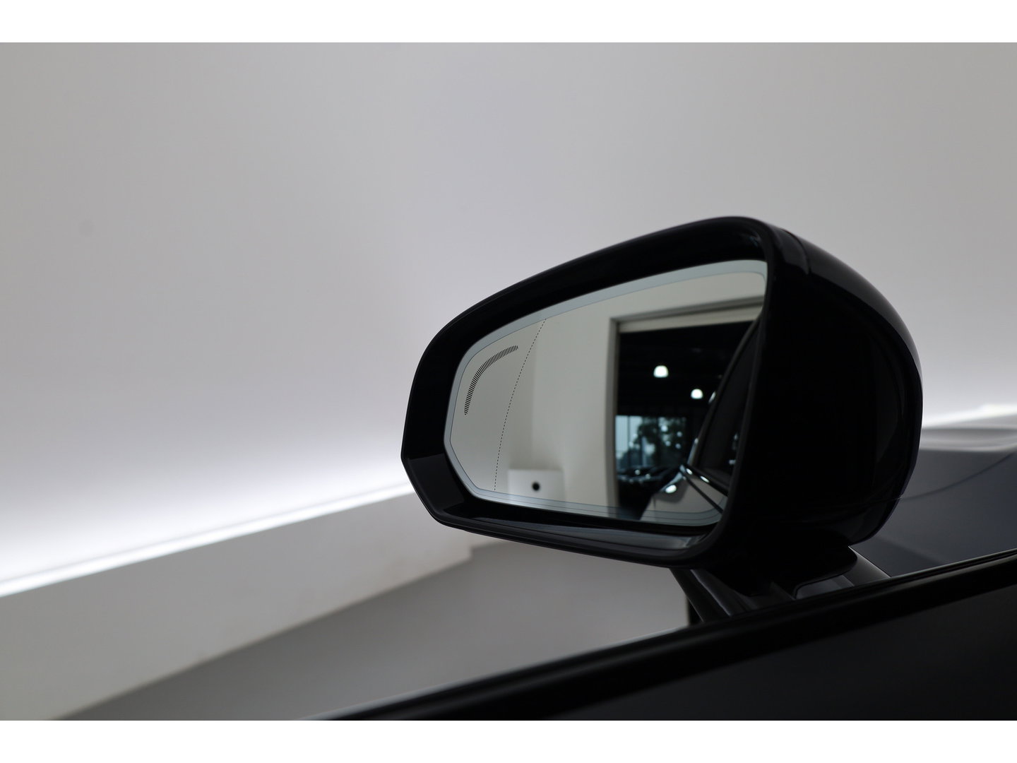 Volvo V90 2.0 T8 Plug-in hybrid AWD Plus Dark Long range | Pano-dak | Trekhaak | H&K Audio | Camera |