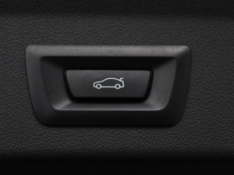 BMW 1-serie 118i | M-pakket | Leder | Stuur/ stoelverwarming | Cruise control | Camera | Park assist | Carplay | Sfeerverlichting | Climate control