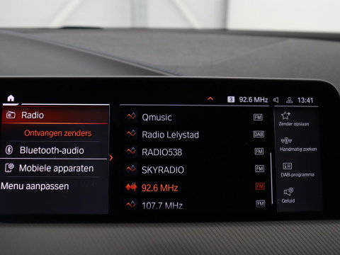 BMW 1-serie 118i | M-pakket | Leder | Stuur/ stoelverwarming | Cruise control | Camera | Park assist | Carplay | Sfeerverlichting | Climate control