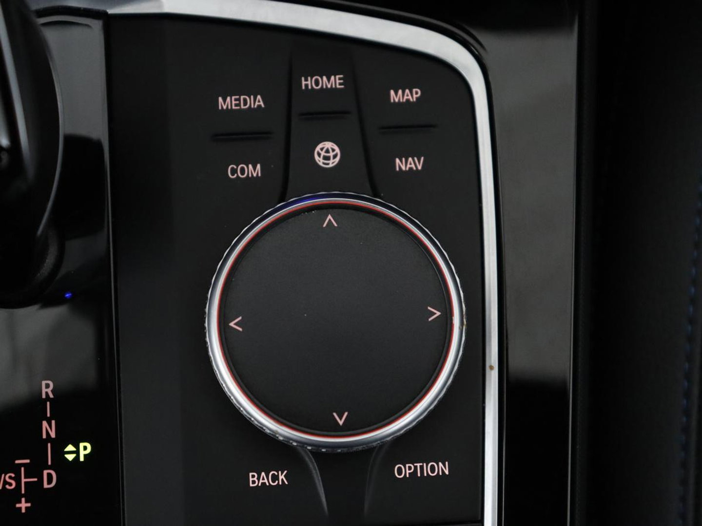 BMW 1-serie 118i | M-pakket | Leder | Stuur/ stoelverwarming | Cruise control | Camera | Park assist | Carplay | Sfeerverlichting | Climate control