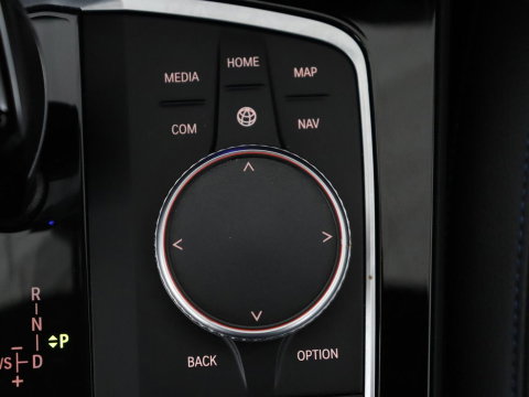 BMW 1-serie 118i | M-pakket | Leder | Stuur/ stoelverwarming | Cruise control | Camera | Park assist | Carplay | Sfeerverlichting | Climate control