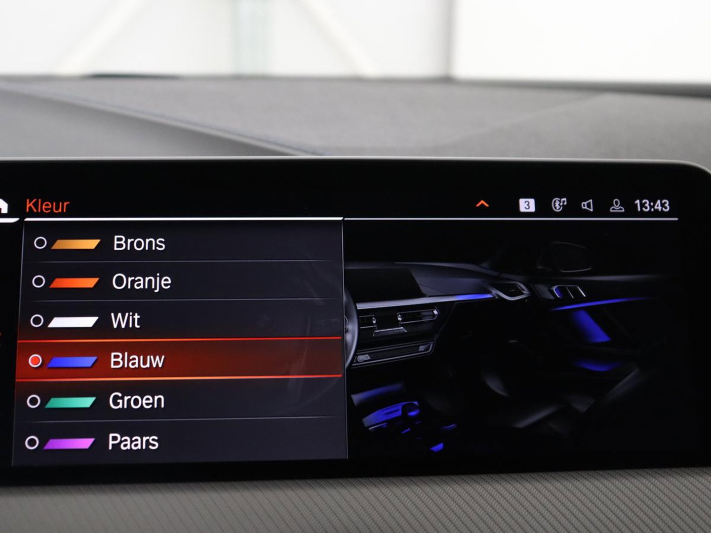 BMW 1-serie 118i | M-pakket | Leder | Stuur/ stoelverwarming | Cruise control | Camera | Park assist | Carplay | Sfeerverlichting | Climate control