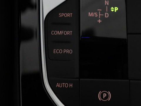 BMW 1-serie 118i | M-pakket | Leder | Stuur/ stoelverwarming | Cruise control | Camera | Park assist | Carplay | Sfeerverlichting | Climate control