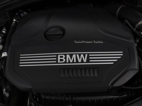BMW 1-serie 118i | M-pakket | Leder | Stuur/ stoelverwarming | Cruise control | Camera | Park assist | Carplay | Sfeerverlichting | Climate control