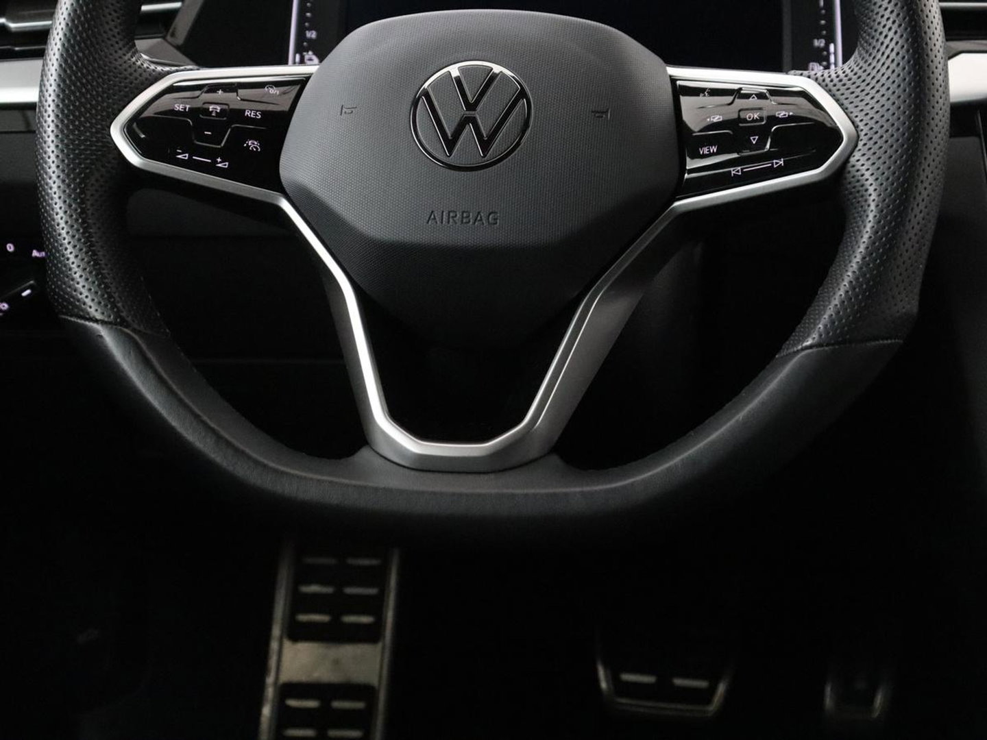 Volkswagen Arteon Shooting Brake 1.4 TSI eHybrid R-Line Busin | SOH 90,4% | Leder/alcantara | Panoramadak | Adaptive cruise | Trekhaak | Head-up | Dodehoek detectie | 360 camera | Park assist | Carplay
