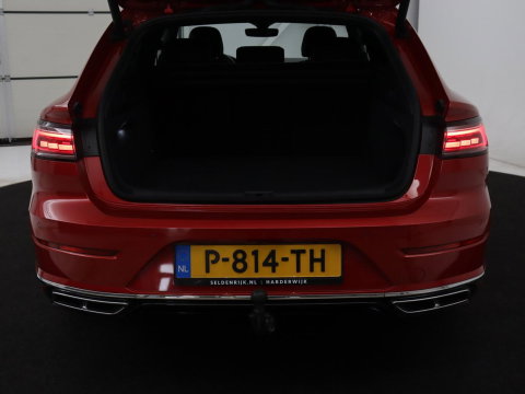 Volkswagen Arteon Shooting Brake 1.4 TSI eHybrid R-Line Busin | SOH 90,4% | Leder/alcantara | Panoramadak | Adaptive cruise | Trekhaak | Head-up | Dodehoek detectie | 360 camera | Park assist | Carplay