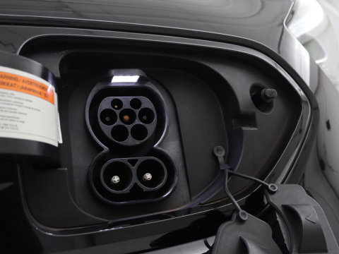 Kia e-Niro ExecutiveLine 64 kWh | SOH 93,9% | Leder | Memory | Stuur/stoel verwarming | Cruise control | Dodehoek detectie | JBL Sound | Carplay | Camera | Park assist | Achterbank verwarming