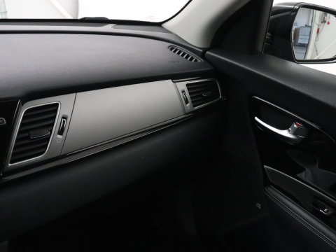 Kia e-Niro ExecutiveLine 64 kWh | SOH 93,9% | Leder | Memory | Stuur/stoel verwarming | Cruise control | Dodehoek detectie | JBL Sound | Carplay | Camera | Park assist | Achterbank verwarming