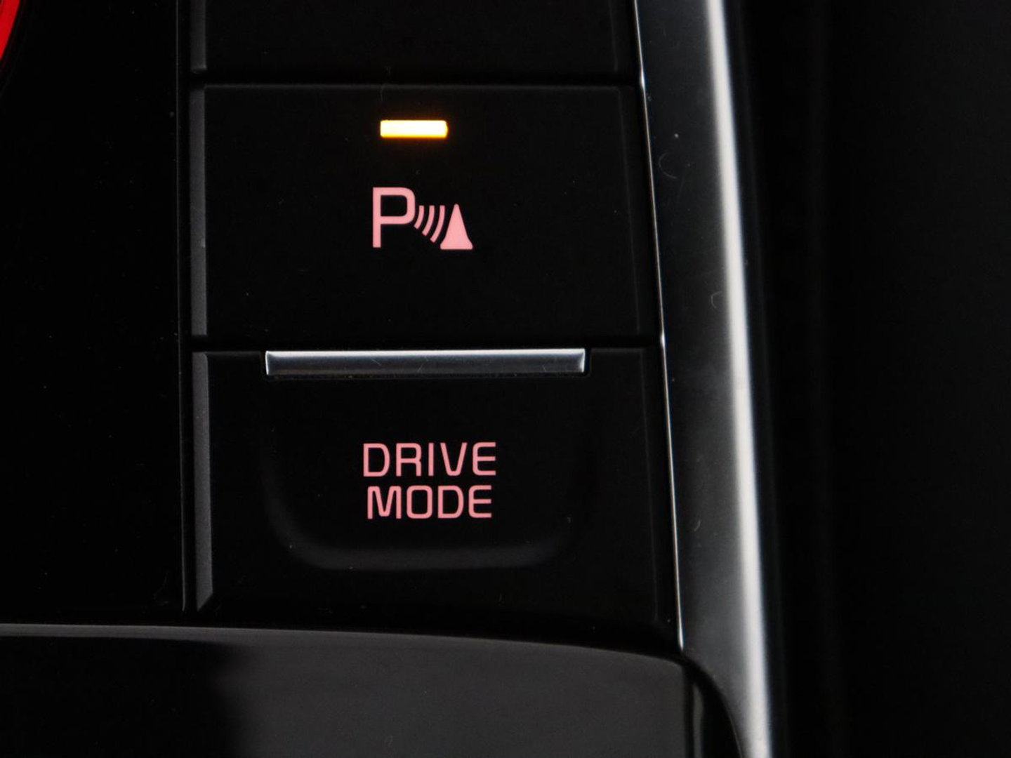 Kia e-Niro ExecutiveLine 64 kWh | SOH 93,9% | Leder | Memory | Stuur/stoel verwarming | Cruise control | Dodehoek detectie | JBL Sound | Carplay | Camera | Park assist | Achterbank verwarming