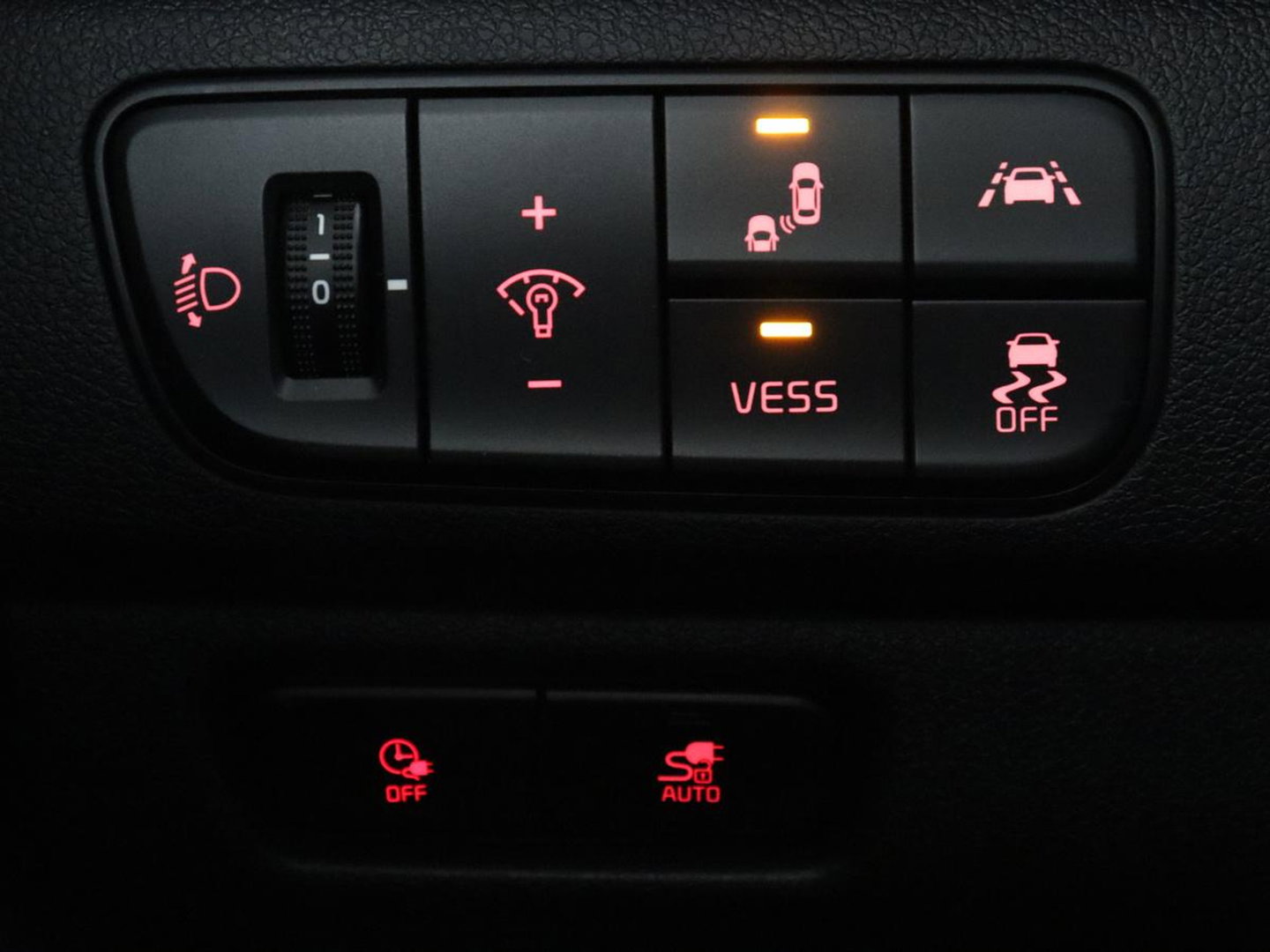 Kia e-Niro ExecutiveLine 64 kWh | SOH 93,9% | Leder | Memory | Stuur/stoel verwarming | Cruise control | Dodehoek detectie | JBL Sound | Carplay | Camera | Park assist | Achterbank verwarming