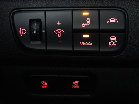 Kia e-Niro ExecutiveLine 64 kWh | SOH 93,9% | Leder | Memory | Stuur/stoel verwarming | Cruise control | Dodehoek detectie | JBL Sound | Carplay | Camera | Park assist | Achterbank verwarming