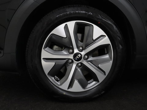 Kia e-Niro ExecutiveLine 64 kWh | SOH 93,9% | Leder | Memory | Stuur/stoel verwarming | Cruise control | Dodehoek detectie | JBL Sound | Carplay | Camera | Park assist | Achterbank verwarming