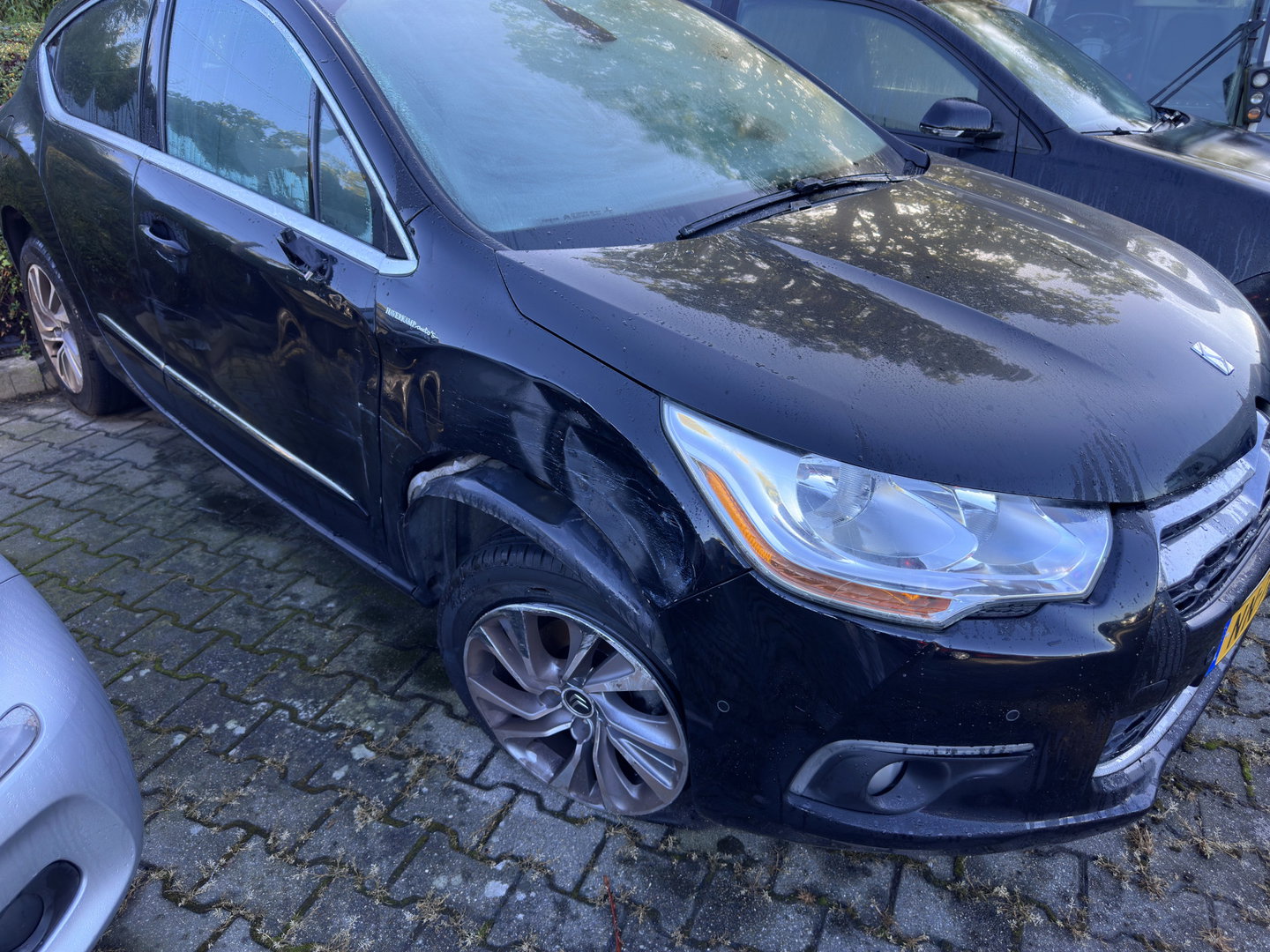 Citroën DS4 1.6 BlueHDi Business *LEATHER-FABRIC | MASSAGE-SPORTSEATS | DENON-AUDIO | NAVI-FULLMAP | BLINDSPOT | PRIVACY-GLASS | ECC | PDC | CRUISE | TOWBAR | 17''ALU*