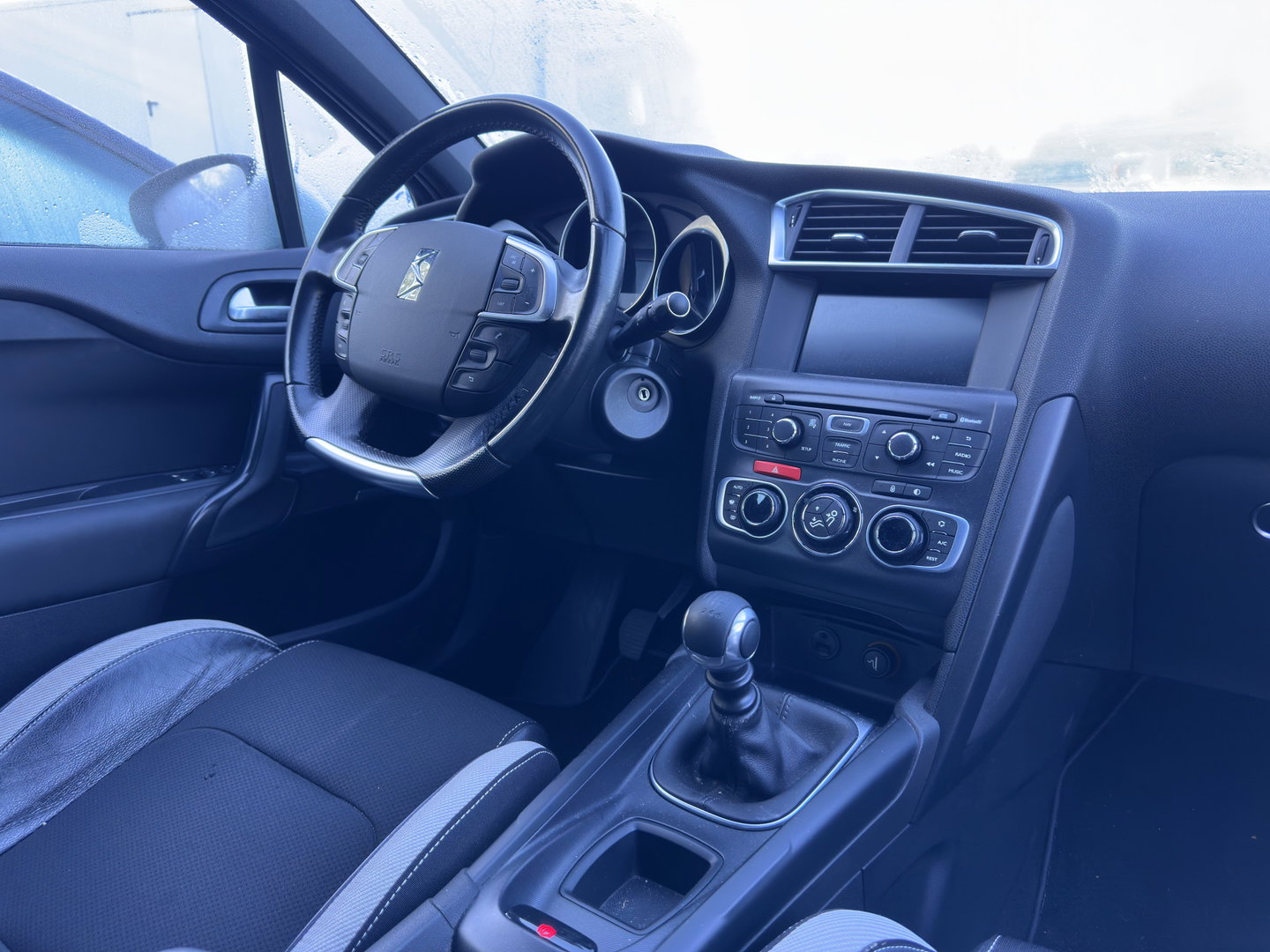 Citroën DS4 1.6 BlueHDi Business *LEATHER-FABRIC | MASSAGE-SPORTSEATS | DENON-AUDIO | NAVI-FULLMAP | BLINDSPOT | PRIVACY-GLASS | ECC | PDC | CRUISE | TOWBAR | 17''ALU*