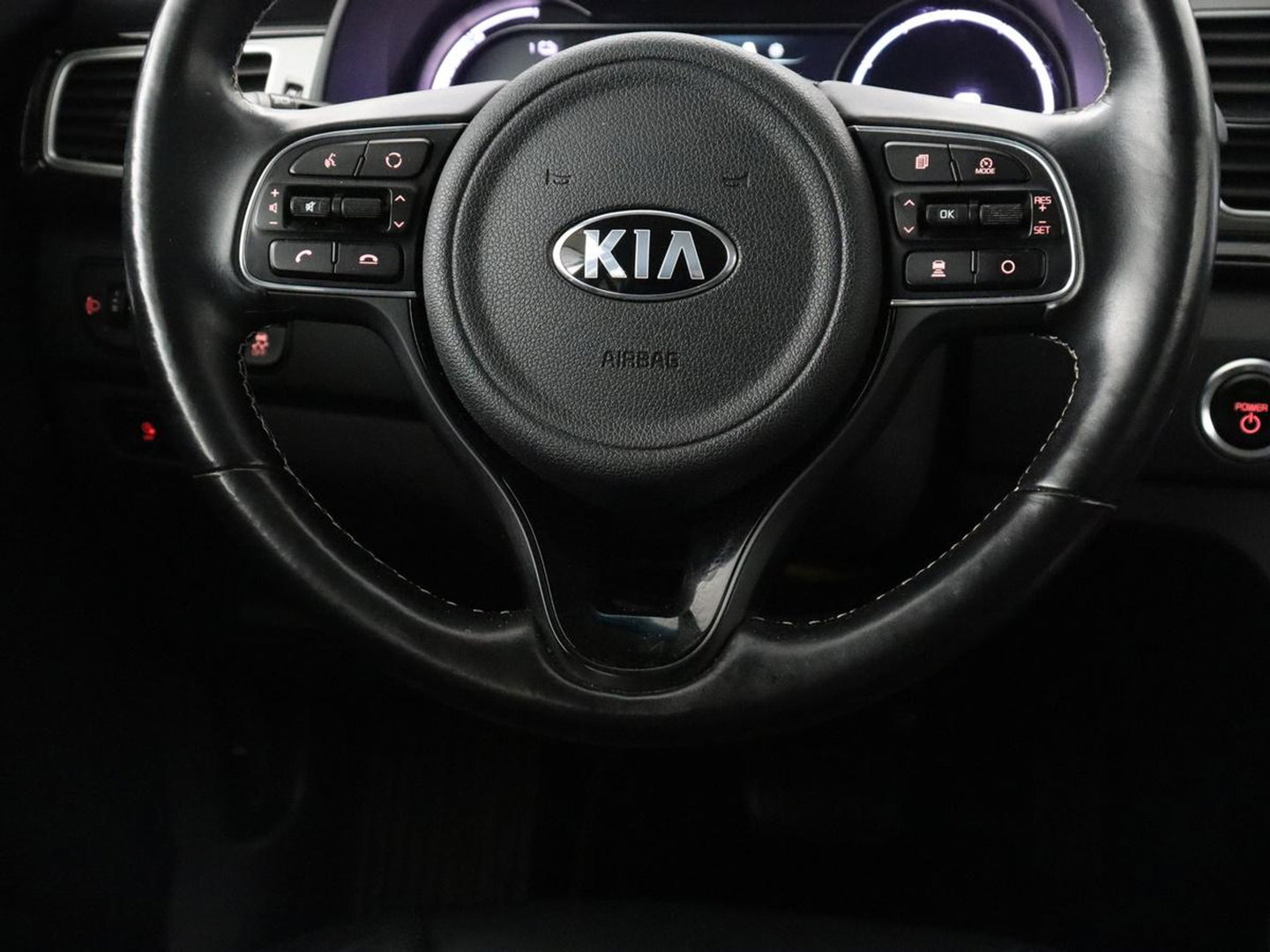 Kia e-Niro ExecutiveLine 64 kWh | SOH 93,9% | Leder | Memory | Stuur/stoel verwarming | Cruise control | Dodehoek detectie | JBL Sound | Carplay | Camera | Park assist | Achterbank verwarming