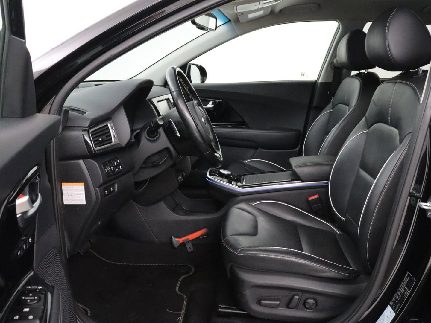 Kia e-Niro ExecutiveLine 64 kWh | SOH 93,9% | Leder | Memory | Stuur/stoel verwarming | Cruise control | Dodehoek detectie | JBL Sound | Carplay | Camera | Park assist | Achterbank verwarming