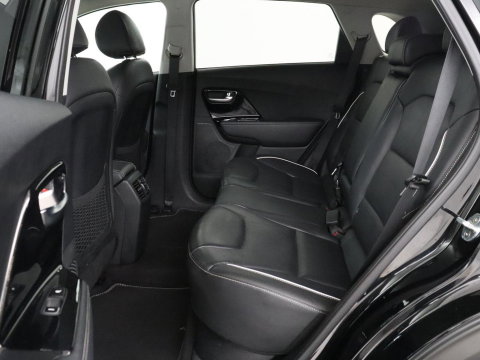 Kia e-Niro ExecutiveLine 64 kWh | SOH 93,9% | Leder | Memory | Stuur/stoel verwarming | Cruise control | Dodehoek detectie | JBL Sound | Carplay | Camera | Park assist | Achterbank verwarming