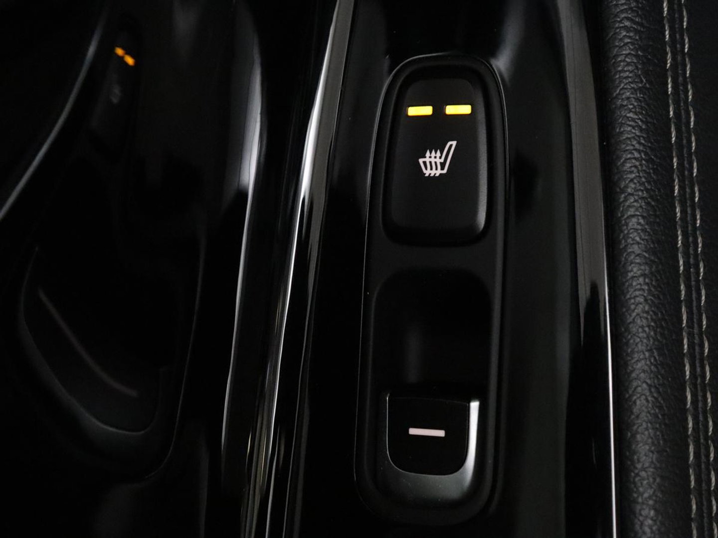 Kia e-Niro ExecutiveLine 64 kWh | SOH 93,9% | Leder | Memory | Stuur/stoel verwarming | Cruise control | Dodehoek detectie | JBL Sound | Carplay | Camera | Park assist | Achterbank verwarming