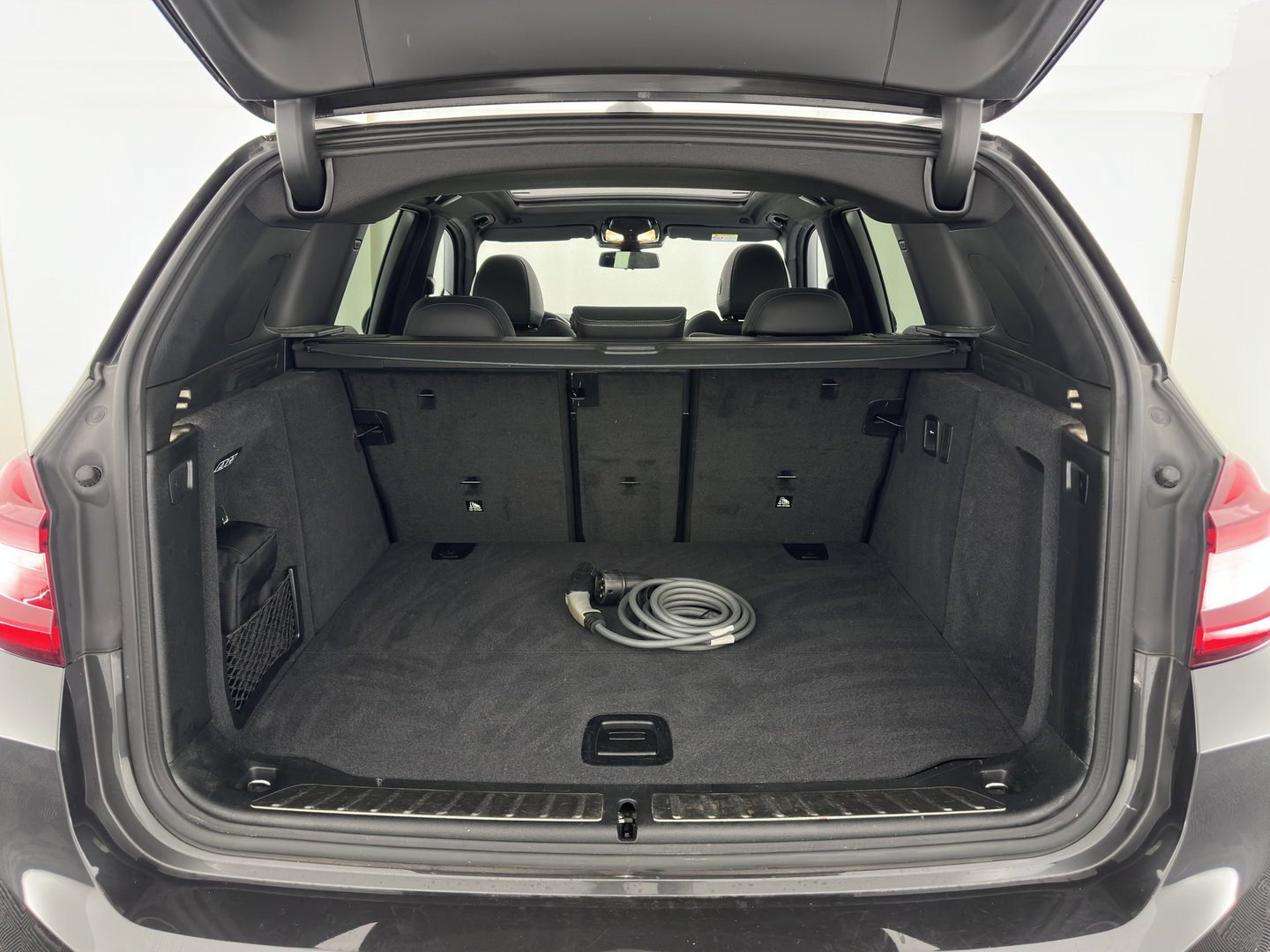 BMW iX3 High Executive 80 kWh [3-Fase-11kW] {SoH-100%} (INCL-BTW) Aut. *PANO | LEATHER | HARMAN/KARDON | ADAPTIVE-CRUISE | FULL-LED | BLINDSPOT | MEMORY-PACK | DIGI-COCKPIT | HEATED-SPORTSEATS | KEYLESS | CAMERA | DAB+ | TOWBAR | HEAD-UP | 20''AL