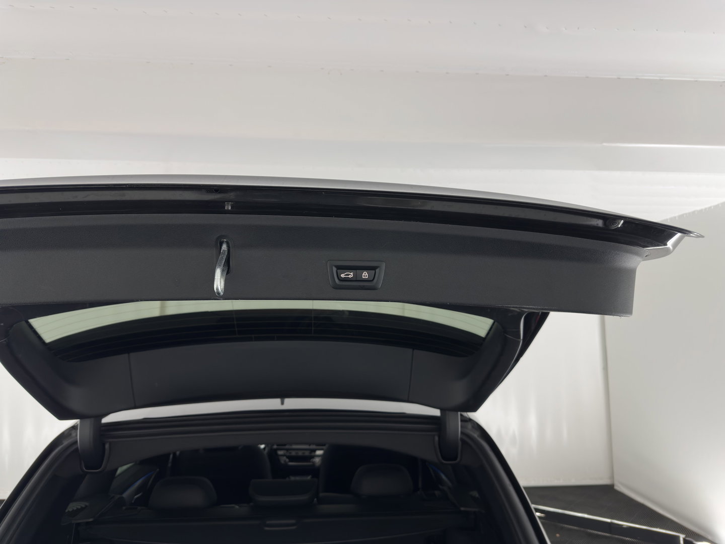 BMW iX3 High Executive 80 kWh [3-Fase-11kW] {SoH-100%} (INCL-BTW) Aut. *PANO | LEATHER | HARMAN/KARDON | ADAPTIVE-CRUISE | FULL-LED | BLINDSPOT | MEMORY-PACK | DIGI-COCKPIT | HEATED-SPORTSEATS | KEYLESS | CAMERA | DAB+ | TOWBAR | HEAD-UP | 20''AL