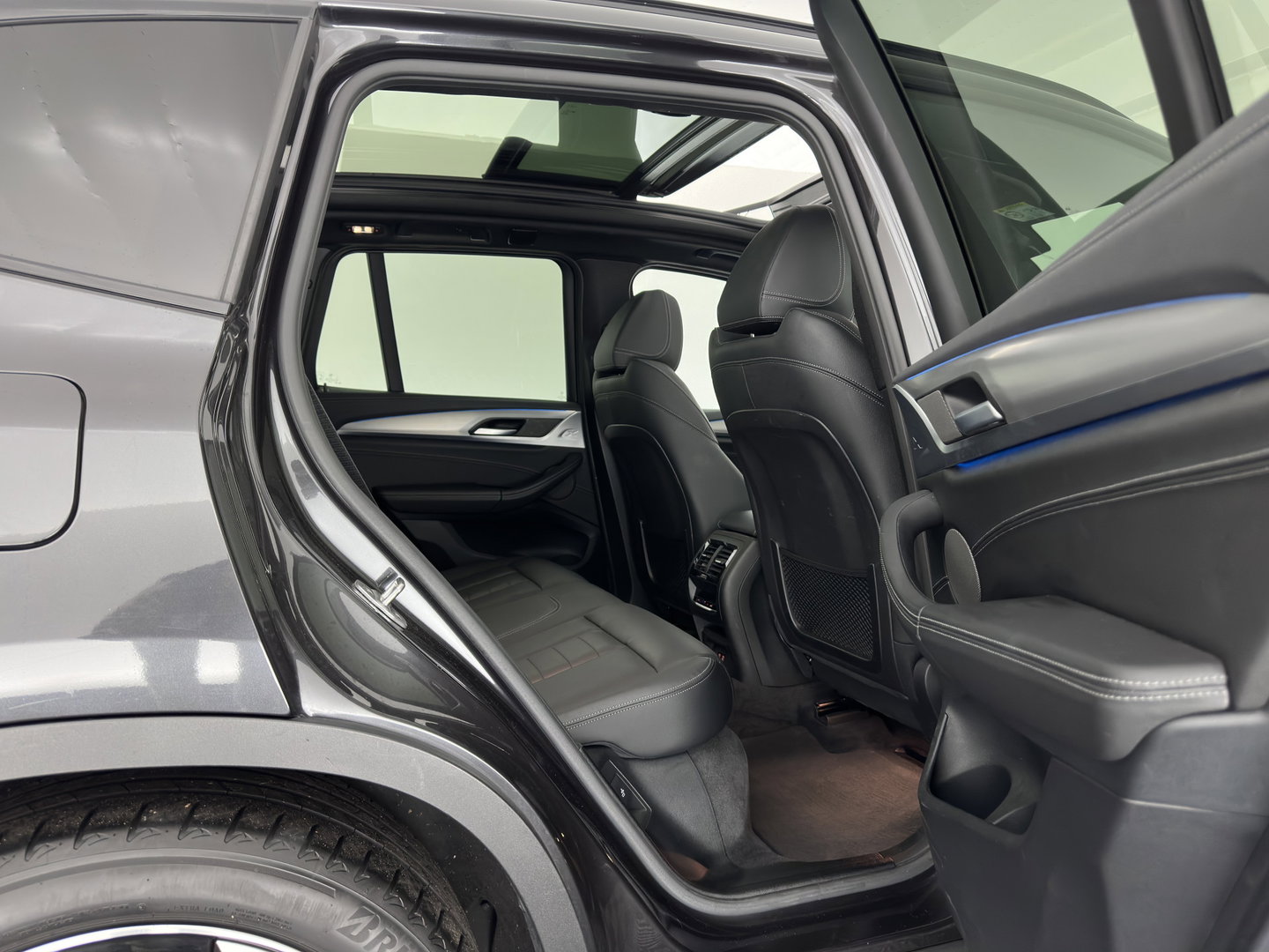 BMW iX3 High Executive 80 kWh [3-Fase-11kW] {SoH-100%} (INCL-BTW) Aut. *PANO | LEATHER | HARMAN/KARDON | ADAPTIVE-CRUISE | FULL-LED | BLINDSPOT | MEMORY-PACK | DIGI-COCKPIT | HEATED-SPORTSEATS | KEYLESS | CAMERA | DAB+ | TOWBAR | HEAD-UP | 20''AL