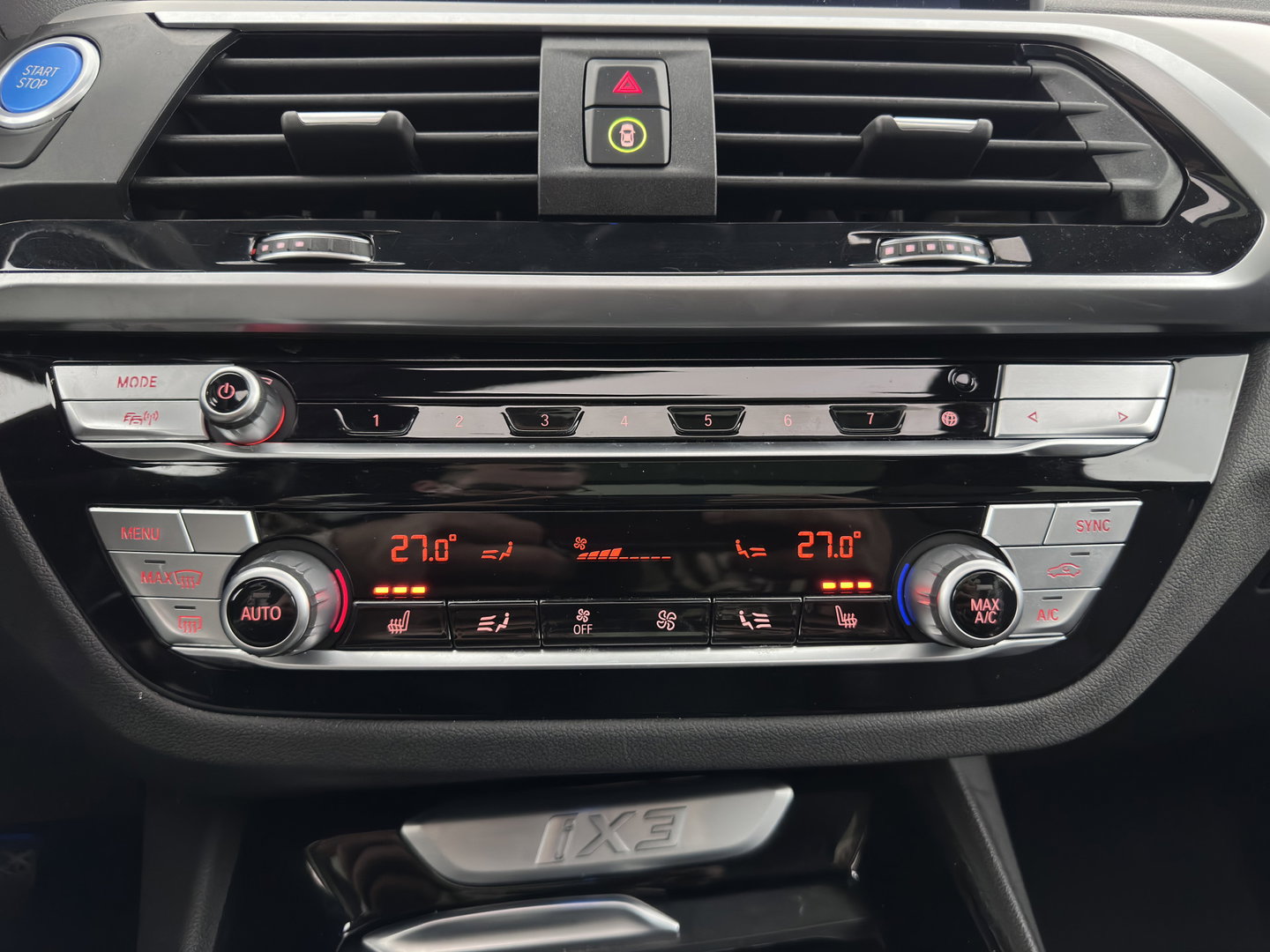 BMW iX3 High Executive 80 kWh [3-Fase-11kW] {SoH-100%} (INCL-BTW) Aut. *PANO | LEATHER | HARMAN/KARDON | ADAPTIVE-CRUISE | FULL-LED | BLINDSPOT | MEMORY-PACK | DIGI-COCKPIT | HEATED-SPORTSEATS | KEYLESS | CAMERA | DAB+ | TOWBAR | HEAD-UP | 20''AL
