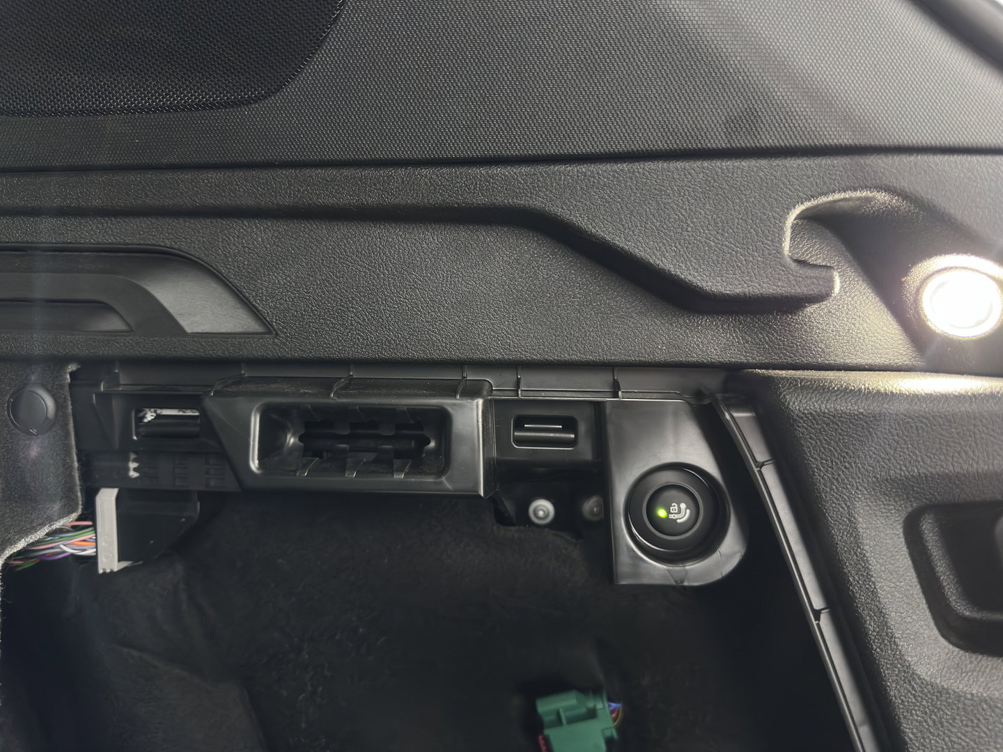 BMW iX3 High Executive 80 kWh [3-Fase-11kW] {SoH-100%} (INCL-BTW) Aut. *PANO | LEATHER | HARMAN/KARDON | ADAPTIVE-CRUISE | FULL-LED | BLINDSPOT | MEMORY-PACK | DIGI-COCKPIT | HEATED-SPORTSEATS | KEYLESS | CAMERA | DAB+ | TOWBAR | HEAD-UP | 20''AL