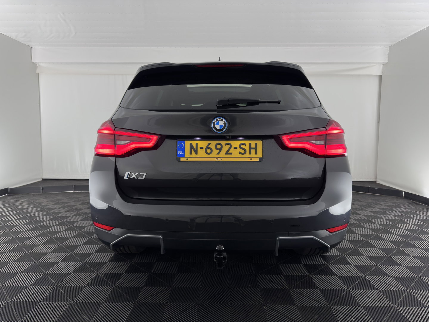 BMW iX3 High Executive 80 kWh [3-Fase-11kW] {SoH-100%} (INCL-BTW) Aut. *PANO | LEATHER | HARMAN/KARDON | ADAPTIVE-CRUISE | FULL-LED | BLINDSPOT | MEMORY-PACK | DIGI-COCKPIT | HEATED-SPORTSEATS | KEYLESS | CAMERA | DAB+ | TOWBAR | HEAD-UP | 20''AL