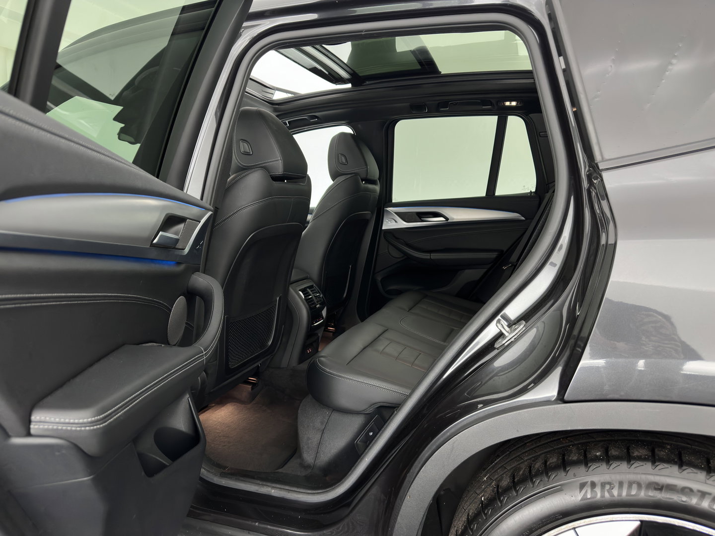 BMW iX3 High Executive 80 kWh [3-Fase-11kW] {SoH-100%} (INCL-BTW) Aut. *PANO | LEATHER | HARMAN/KARDON | ADAPTIVE-CRUISE | FULL-LED | BLINDSPOT | MEMORY-PACK | DIGI-COCKPIT | HEATED-SPORTSEATS | KEYLESS | CAMERA | DAB+ | TOWBAR | HEAD-UP | 20''AL