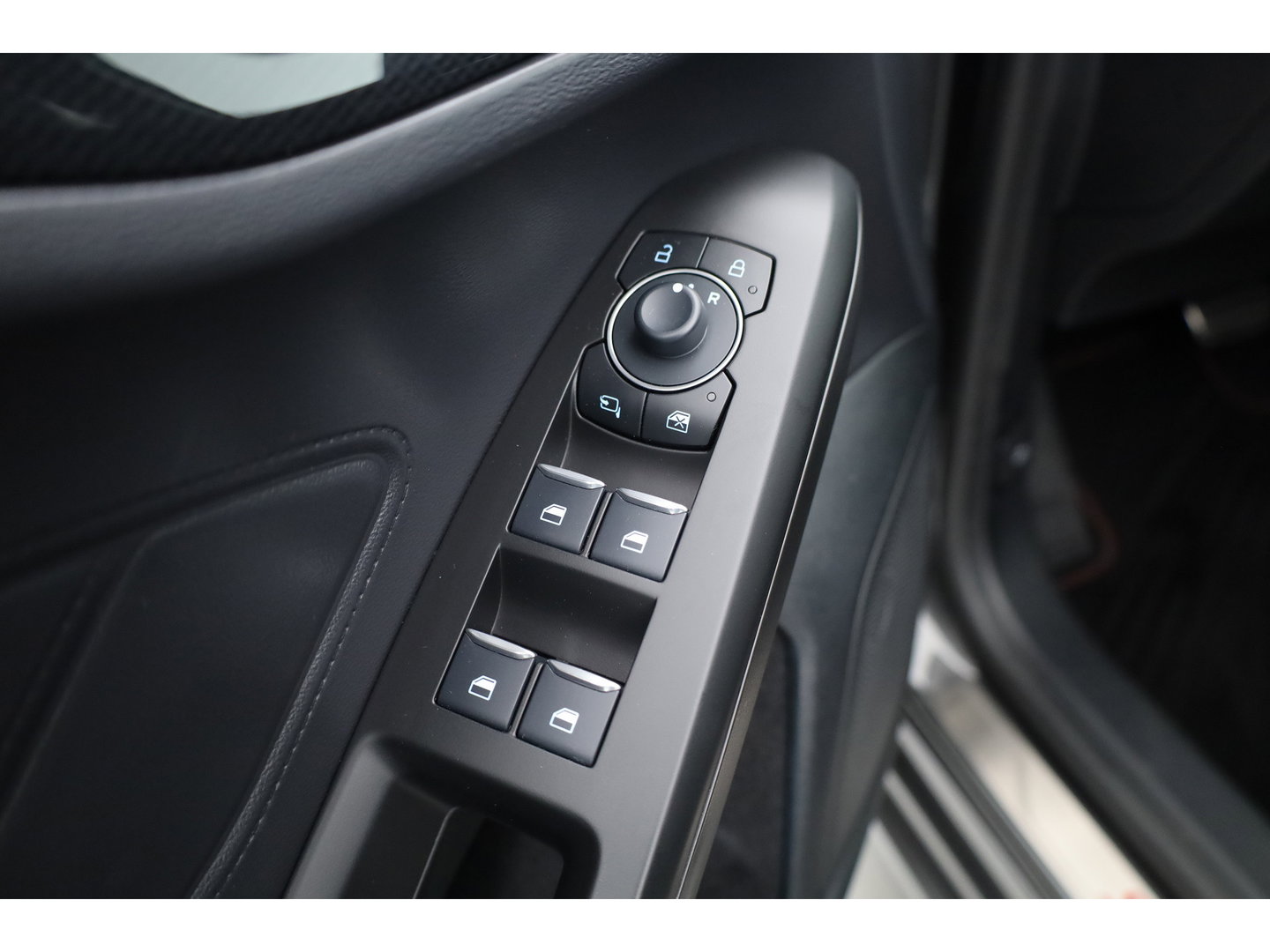 Ford FOCUS Wagon 1.0 EcoBoost Hybrid ST Line X | Rijklaar! | Adapt. Cruise | B&O | Camera | Stoel- Stuurverw. | Keyless | Apple CarPlay