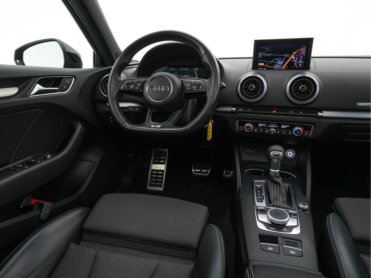 Audi A3 Sportback 35 TFSI S-Line Edition MHEV Aut. *PANO | LEATHER-FABRIC | LED-LIGHTS | DIGI-COCKPIT | NAVI-FULLMAP | HEATED-SPORTSEATS | PRIVACY-GLASS | ECC | PDC | CRUISE | 18''ALU*