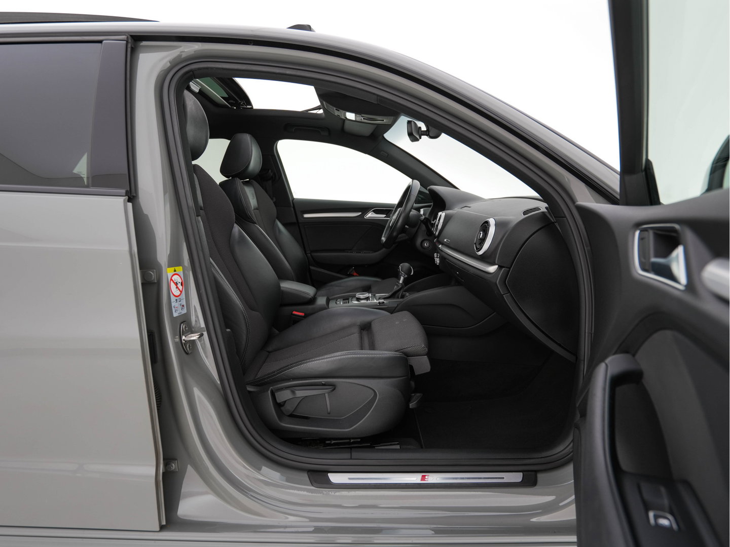 Audi A3 Sportback 35 TFSI S-Line Edition MHEV Aut. *PANO | LEATHER-FABRIC | LED-LIGHTS | DIGI-COCKPIT | NAVI-FULLMAP | HEATED-SPORTSEATS | PRIVACY-GLASS | ECC | PDC | CRUISE | 18''ALU*
