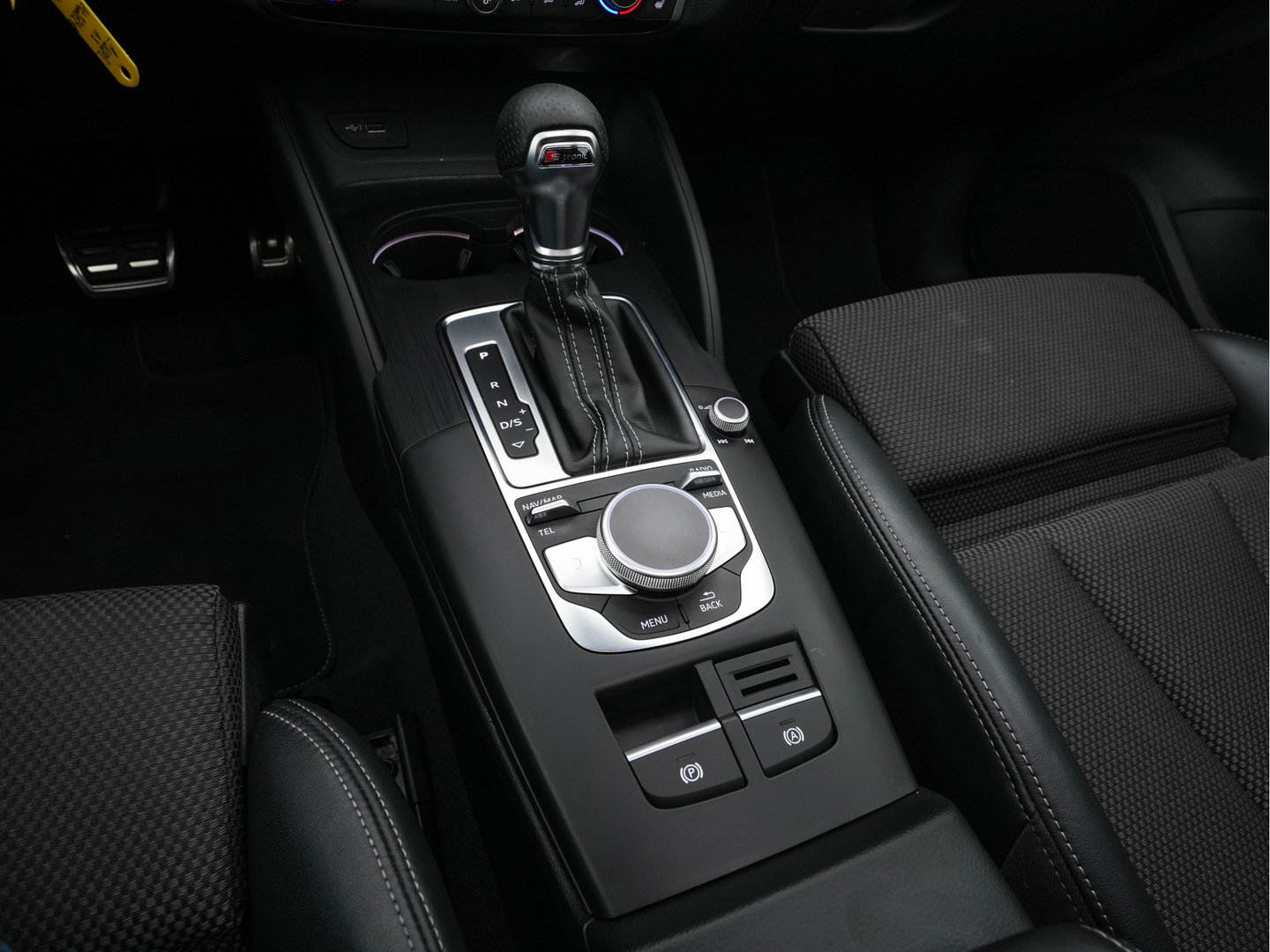 Audi A3 Sportback 35 TFSI S-Line Edition MHEV Aut. *PANO | LEATHER-FABRIC | LED-LIGHTS | DIGI-COCKPIT | NAVI-FULLMAP | HEATED-SPORTSEATS | PRIVACY-GLASS | ECC | PDC | CRUISE | 18''ALU*