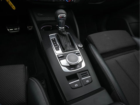 Audi A3 Sportback 35 TFSI S-Line Edition MHEV Aut. *PANO | LEATHER-FABRIC | LED-LIGHTS | DIGI-COCKPIT | NAVI-FULLMAP | HEATED-SPORTSEATS | PRIVACY-GLASS | ECC | PDC | CRUISE | 18''ALU*