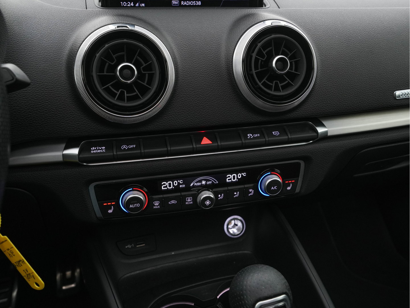 Audi A3 Sportback 35 TFSI S-Line Edition MHEV Aut. *PANO | LEATHER-FABRIC | LED-LIGHTS | DIGI-COCKPIT | NAVI-FULLMAP | HEATED-SPORTSEATS | PRIVACY-GLASS | ECC | PDC | CRUISE | 18''ALU*