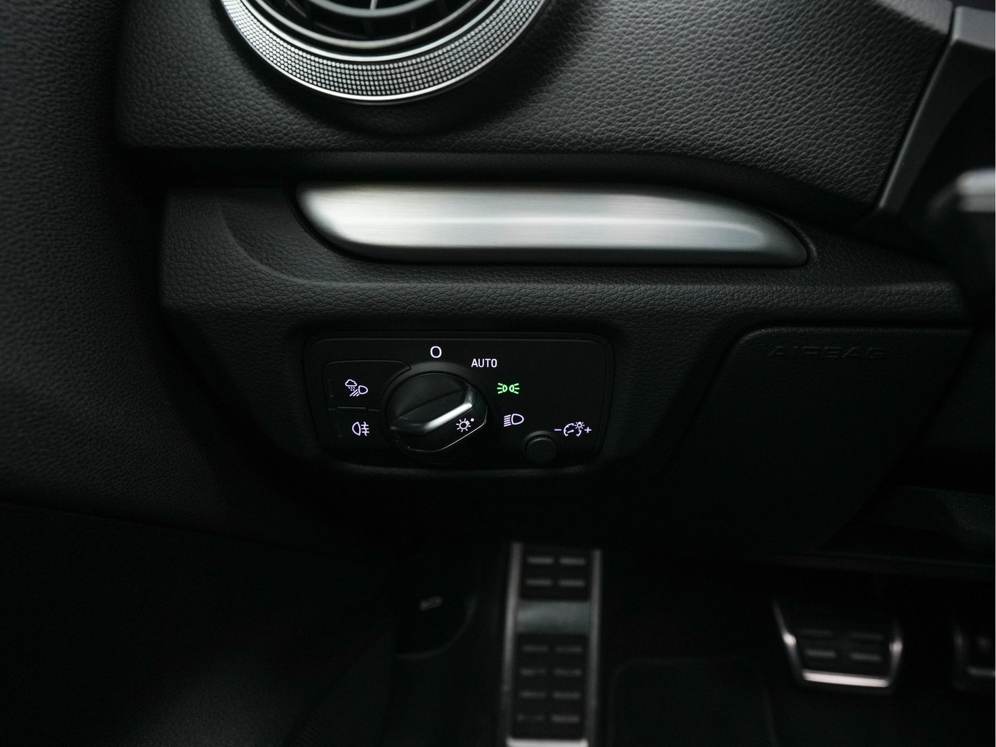 Audi A3 Sportback 35 TFSI S-Line Edition MHEV Aut. *PANO | LEATHER-FABRIC | LED-LIGHTS | DIGI-COCKPIT | NAVI-FULLMAP | HEATED-SPORTSEATS | PRIVACY-GLASS | ECC | PDC | CRUISE | 18''ALU*