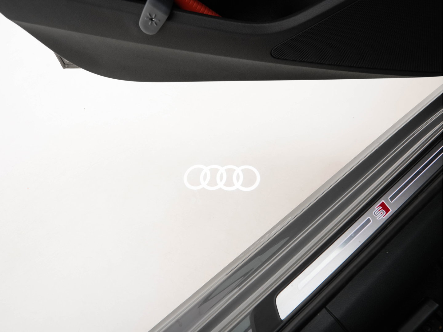 Audi A3 Sportback 35 TFSI S-Line Edition MHEV Aut. *PANO | LEATHER-FABRIC | LED-LIGHTS | DIGI-COCKPIT | NAVI-FULLMAP | HEATED-SPORTSEATS | PRIVACY-GLASS | ECC | PDC | CRUISE | 18''ALU*