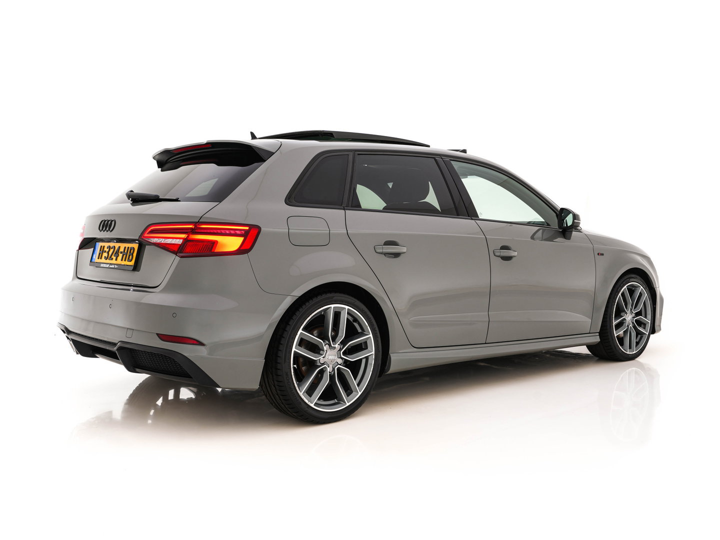 Audi A3 Sportback 35 TFSI S-Line Edition MHEV Aut. *PANO | LEATHER-FABRIC | LED-LIGHTS | DIGI-COCKPIT | NAVI-FULLMAP | HEATED-SPORTSEATS | PRIVACY-GLASS | ECC | PDC | CRUISE | 18''ALU*